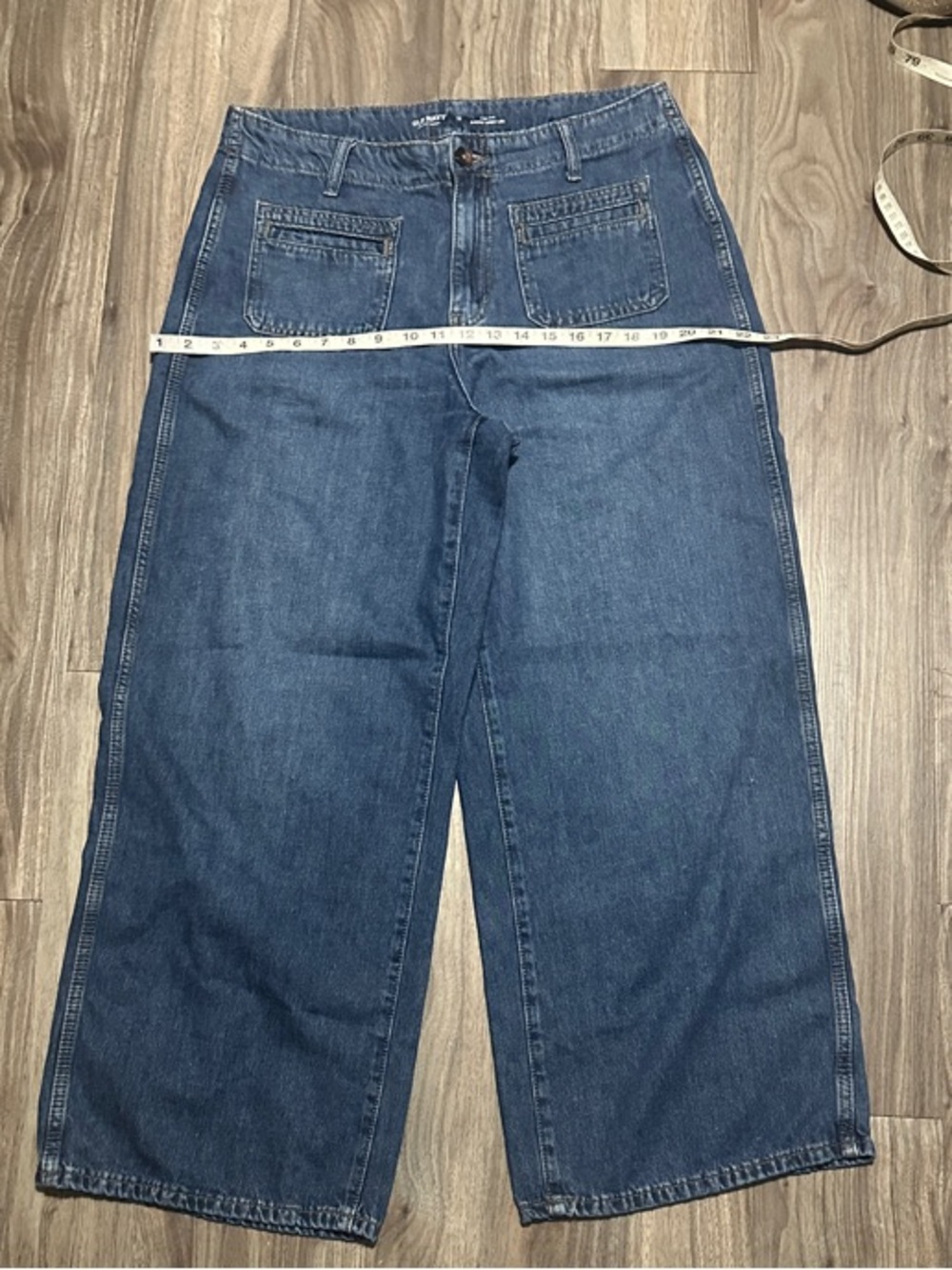 Old Navy High-Rise Baggy Wide Leg Jeans in Medium Blue. - Picture 4 of 11